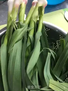 Make Five flowers with garlic step 0