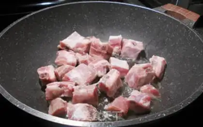 Make Doudou onion fried ribs step 0