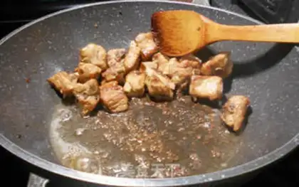 Make Doudou onion fried ribs step 3
