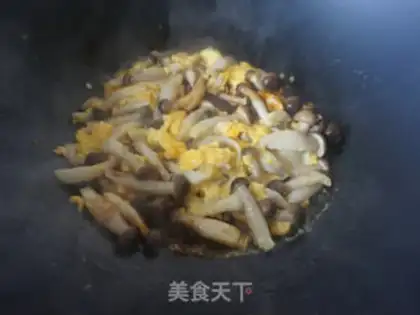 Make Crab mushrooms and fried eggs step 7