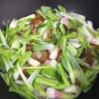 Make Five flowers with garlic step 5