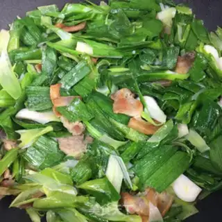 Make Five flowers with garlic step 6
