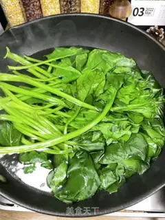 Make Spinach omelet soup step 1