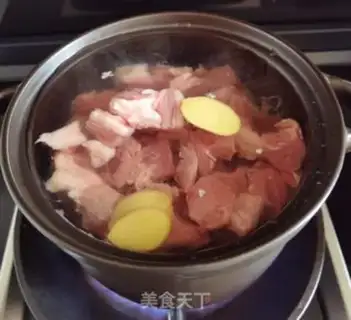 Make Roach and lamb soup step 1