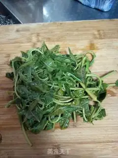 Make Fried eggs with sprouts step 1