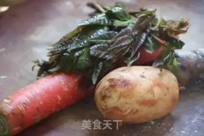 Make The fragrance makes potatoes and sausages step 1