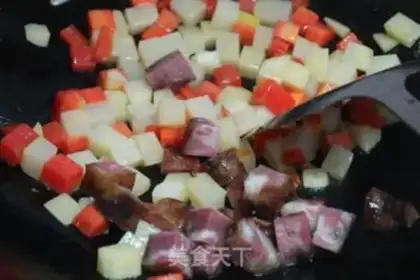 Make The fragrance makes potatoes and sausages step 4