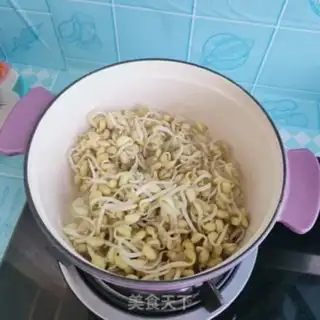 Make Pork and soybean sprouts step 4