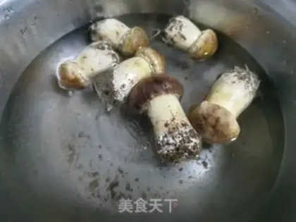 Make Puffy and black fish soup step 0