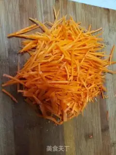 Make The green bean sprouts with red carrots step 0