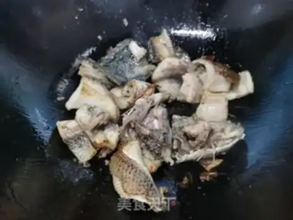 Make Puffy and black fish soup step 3