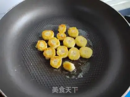 Make Peach sauce banana sandwich step 3