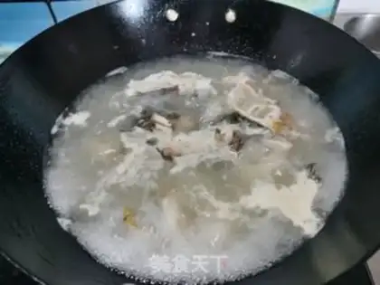 Make Puffy and black fish soup step 4