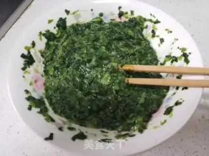 Make Spinach egg pancakes step 1