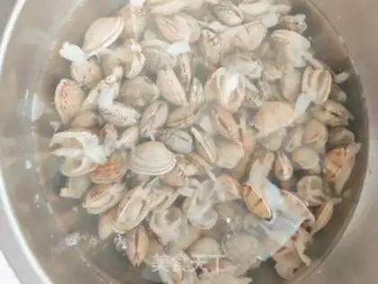 Make Scrambled clams step 0