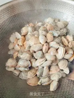 Make Scrambled clams step 2