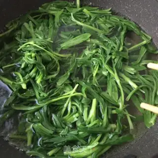 Make Noodles and pig blood step 2