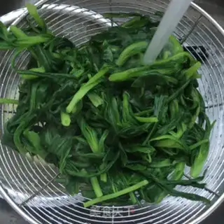 Make Noodles and pig blood step 3