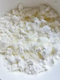 Make Salted egg meat pine crystal bag step 5