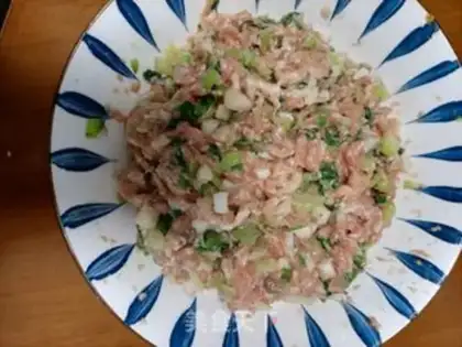 Make Shanghai Qingbong pork dumplings step 7