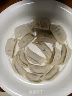 Make Shanghai Qingbong pork dumplings step 8