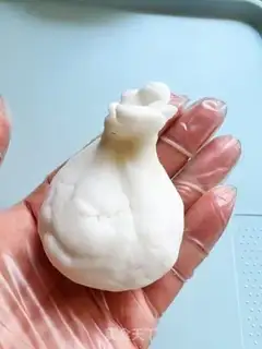 Make Salted egg meat pine crystal bag step 8