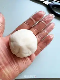 Make Salted egg meat pine crystal bag step 9