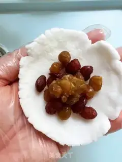 Make Salted egg meat pine crystal bag step 10