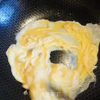 Make Onion egg fried rice step 4