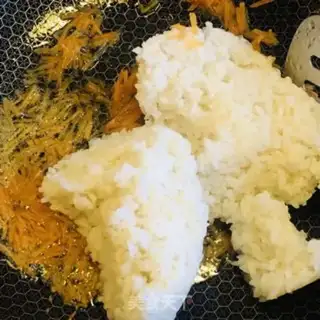 Make Onion egg fried rice step 7