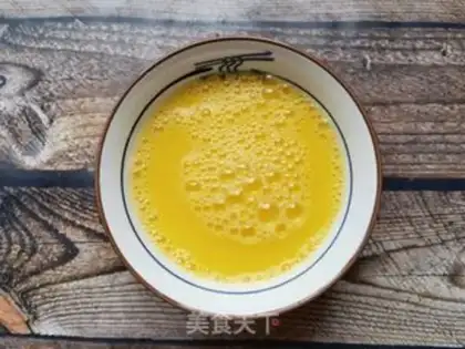 Make Scrambled eggs with garlic sauce step 2