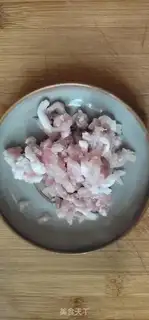 Make Scrambled meat sauce with black noodles step 6