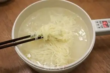 Make Egg soy noodles step 4