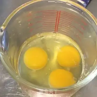 Make The spinach ham and eggs step 0