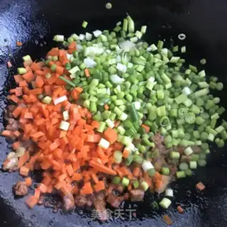 Make Garlic salami fried rice step 5