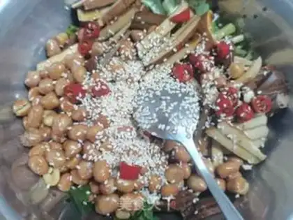 Make The fragrance bean is dry with peanut rice step 5