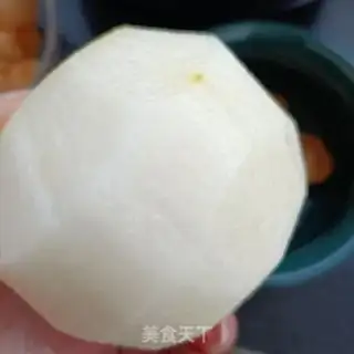 Make A three-coloured ball with snow clams step 3