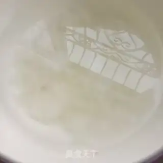 Make A three-coloured ball with snow clams step 8