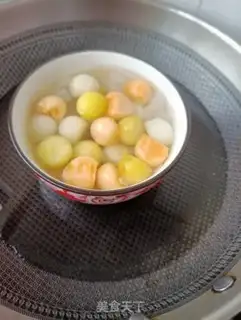 Make A three-coloured ball with snow clams step 11