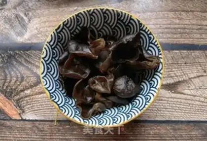 Make Powdered with garlic sauce step 1