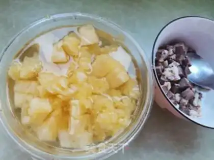 Make Pineapple rice step 1