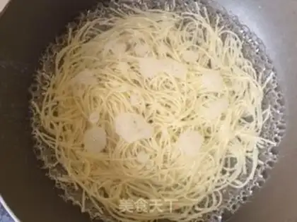 Make Powdered with garlic sauce step 6