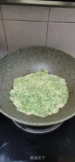 Make Black whole wheat fragrance egg pancakes step 5