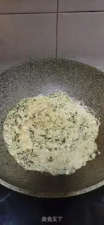 Make Black whole wheat fragrance egg pancakes step 6