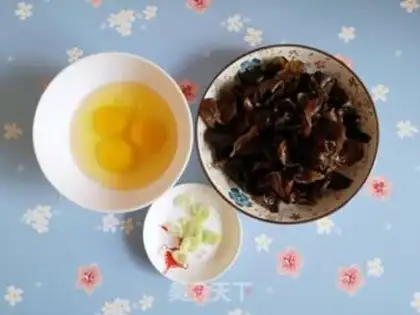 Make Blackwood fried eggs step 1