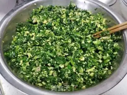 Make Spinach egg pie step 4