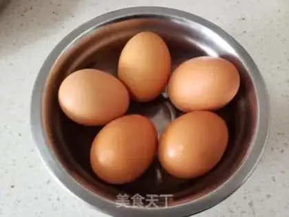 Make Garlic eggs for noodles step 3