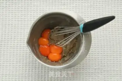 Make Caramel cream red tea roll step 7