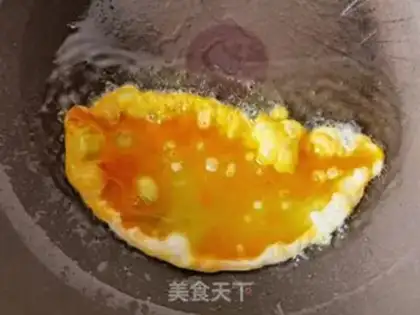 Make Steamed noodles and wooden eggs step 3