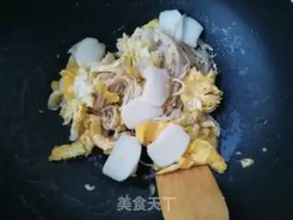 Make Eggs and golden mushrooms step 3